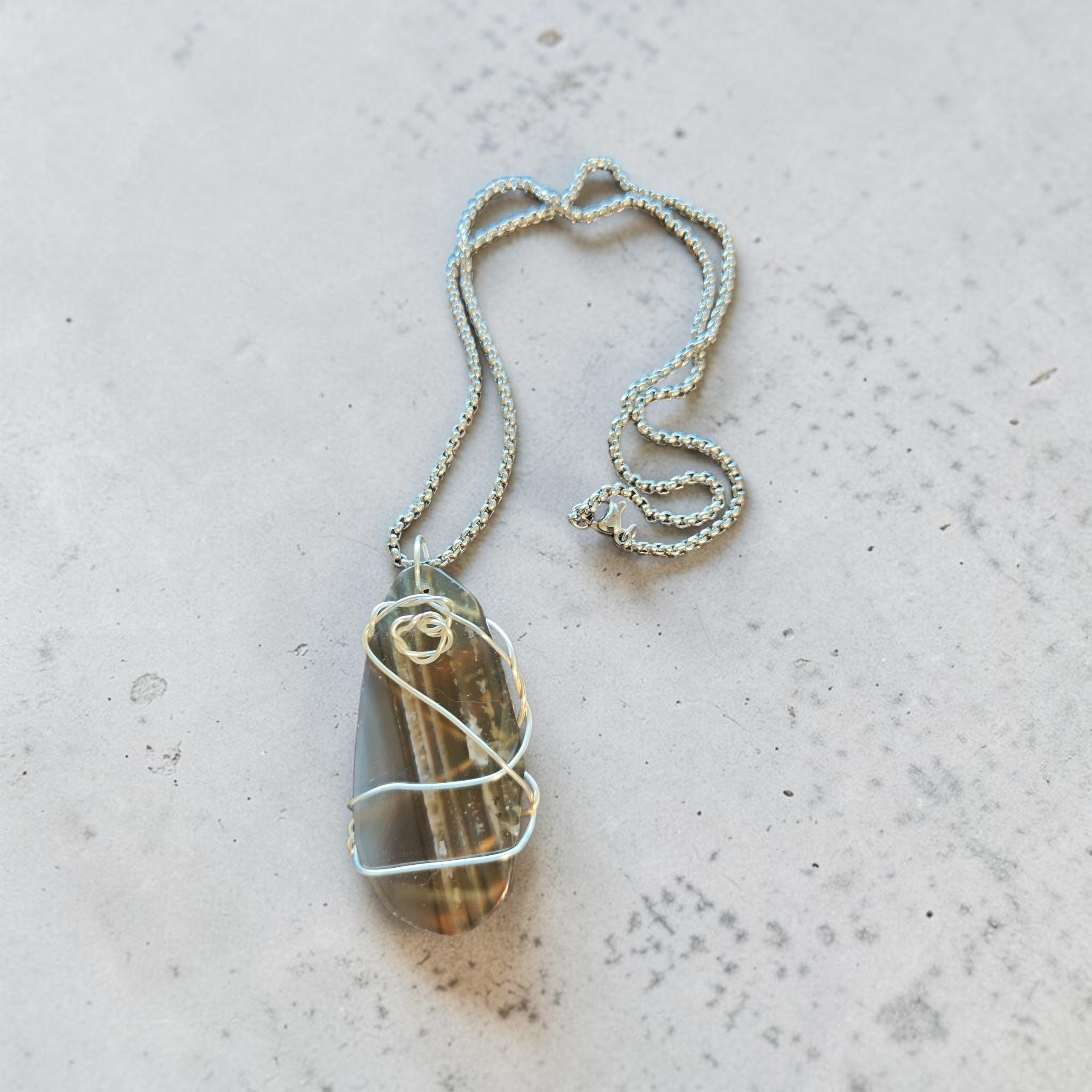 Golden Glow Wire-Wrapped Natural Stone Necklace – Stainless Steel Chain & Prayer Card Set