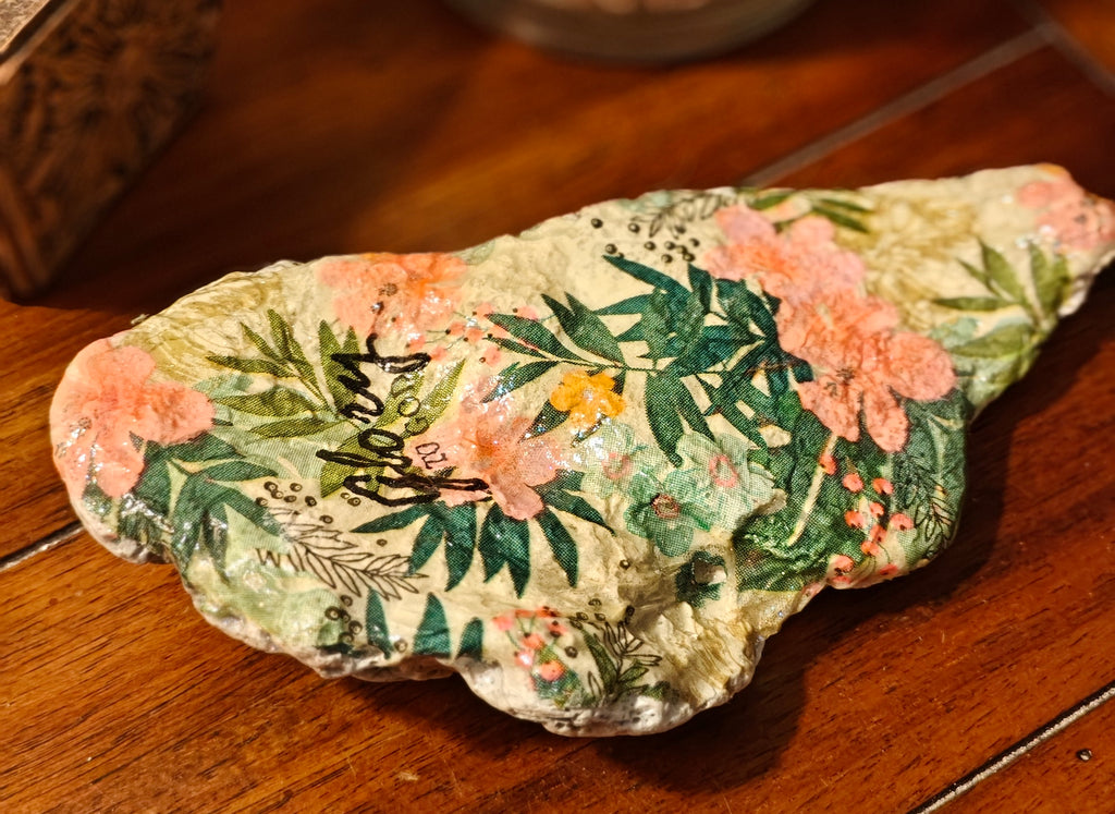 Glory to God" Hand-Decorated Shell – Pink Floral & Green Leaf Design