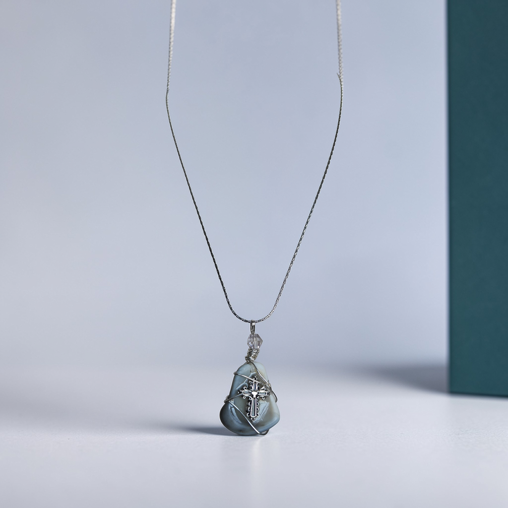 Charcoal Shell & Silver Grace Necklace