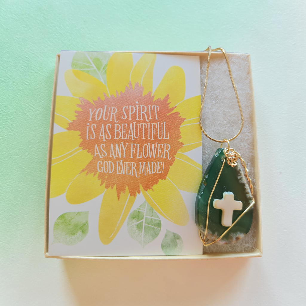 Hand-Wrapped Natural Earth-Tone Cross Necklace – Gold & Emerald
