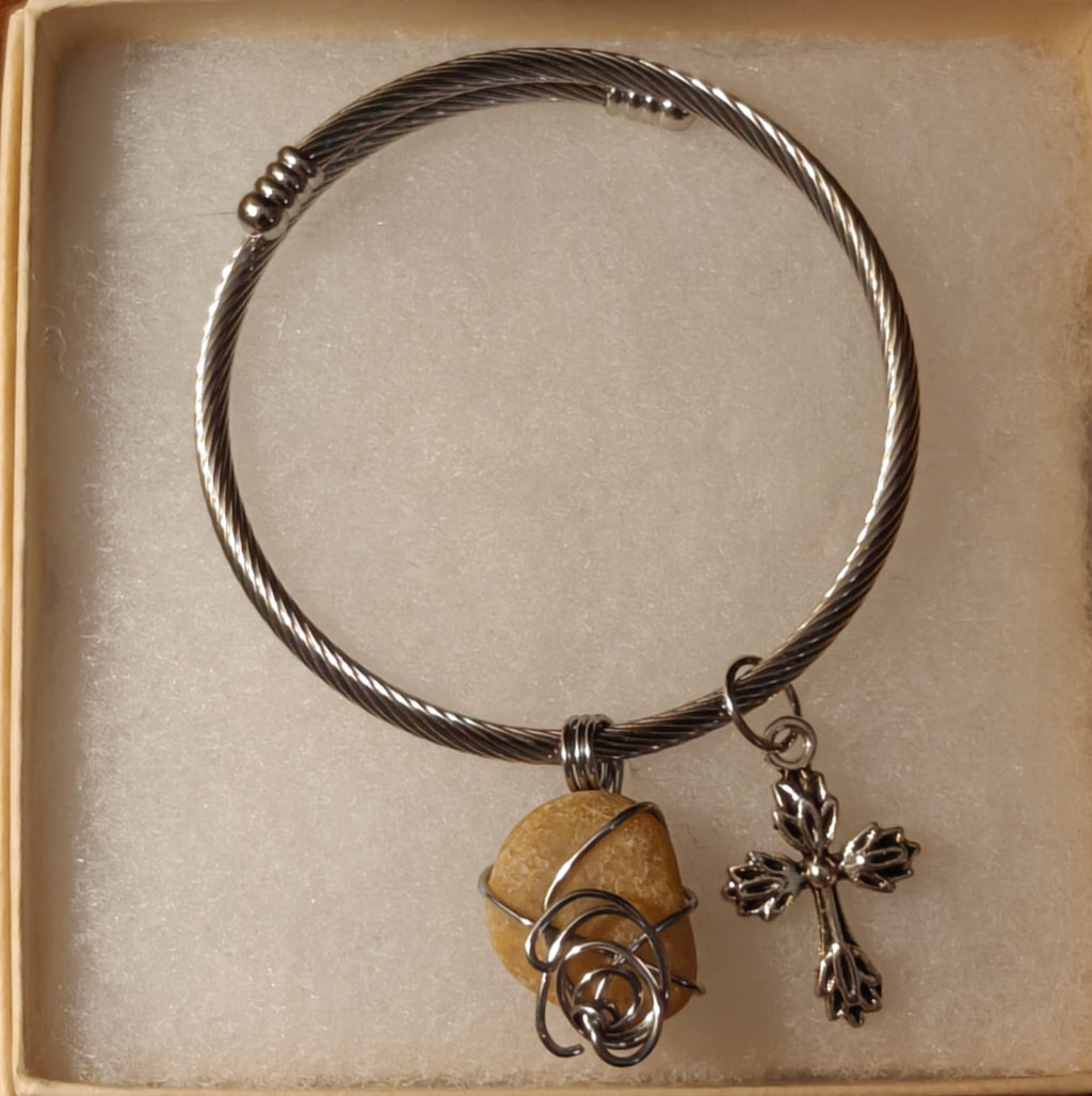 “Coastal Faith Beach Pebble Bracelet with Cross Charm"
