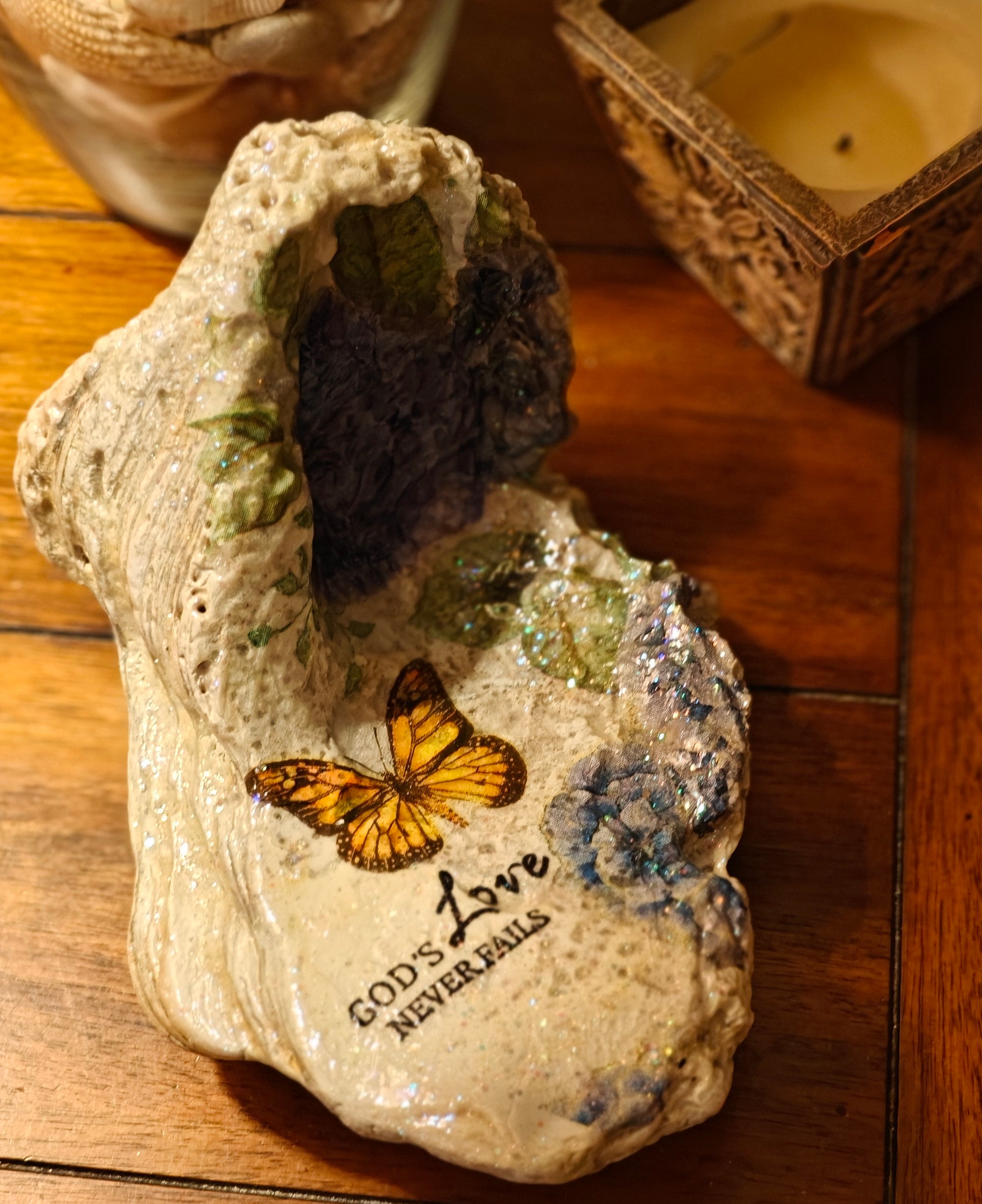 Large "God's Love Never Fails" Statement Shell – Purple Floral & Butterfly Decor