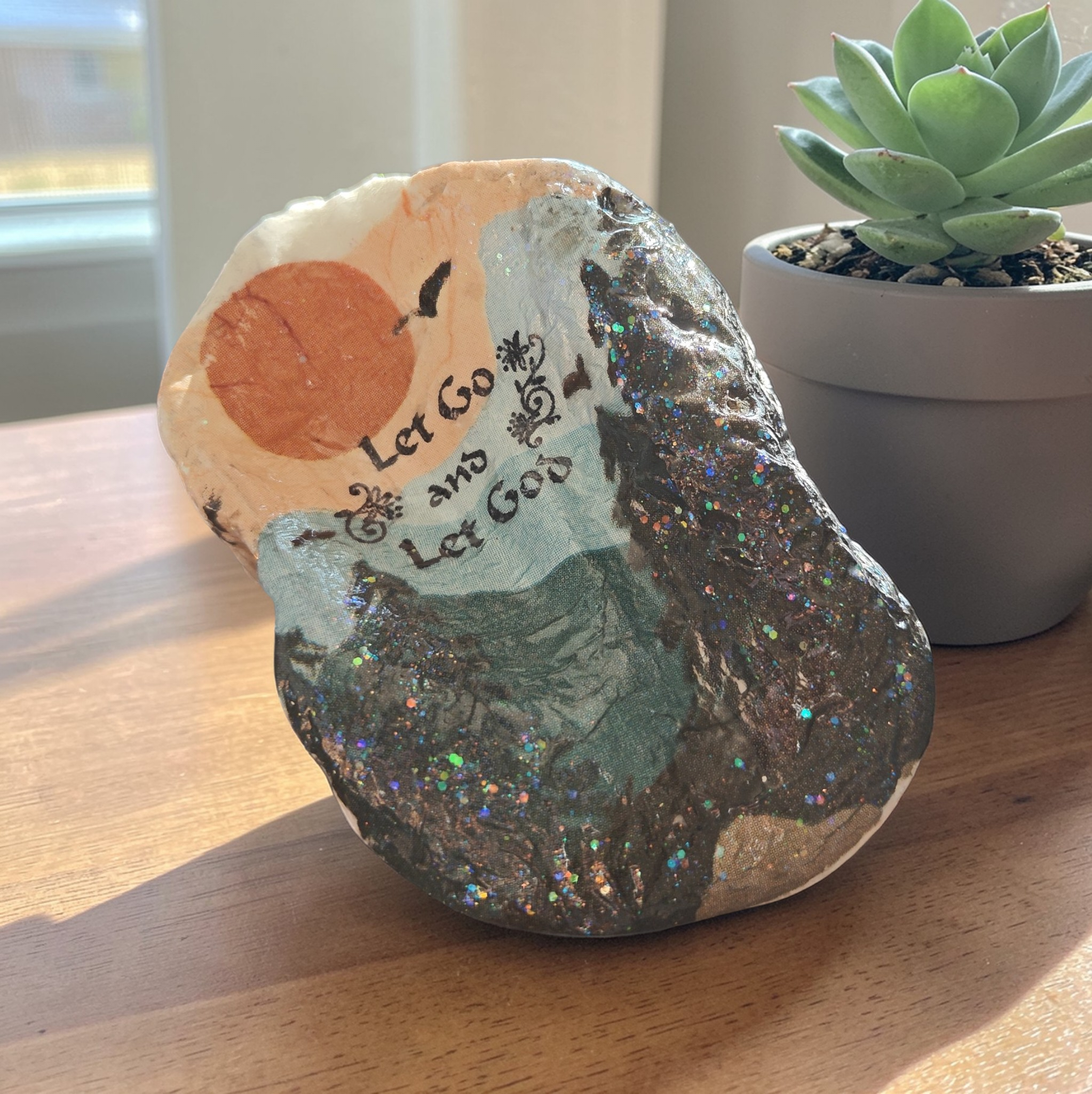 "Let Go and Let God" Mountain Peak Shell – Self-Standing Natural Decor