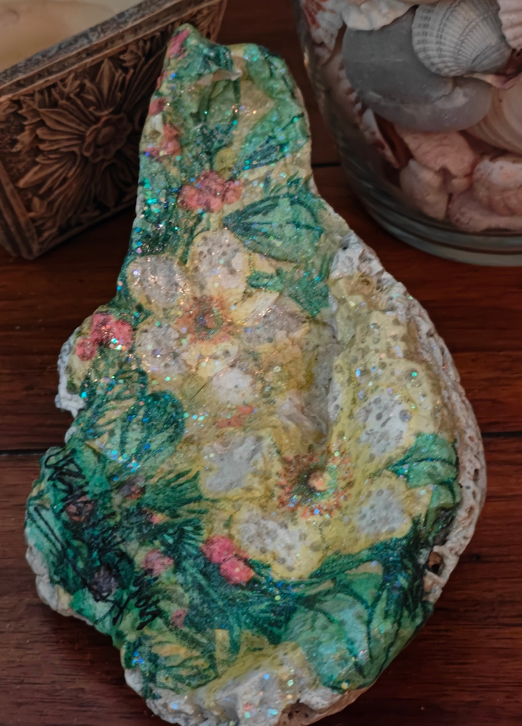 "Jesus Loves You" Hand-Decorated Medium Shell – Yellow & Pink Floral Scallop – Christian Gift