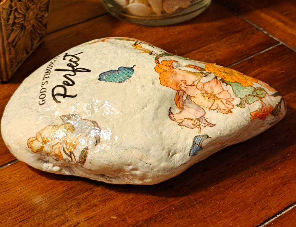 God’s Timing is Perfect" Hand-Designed Floral Stone – Medium Off-White Decor