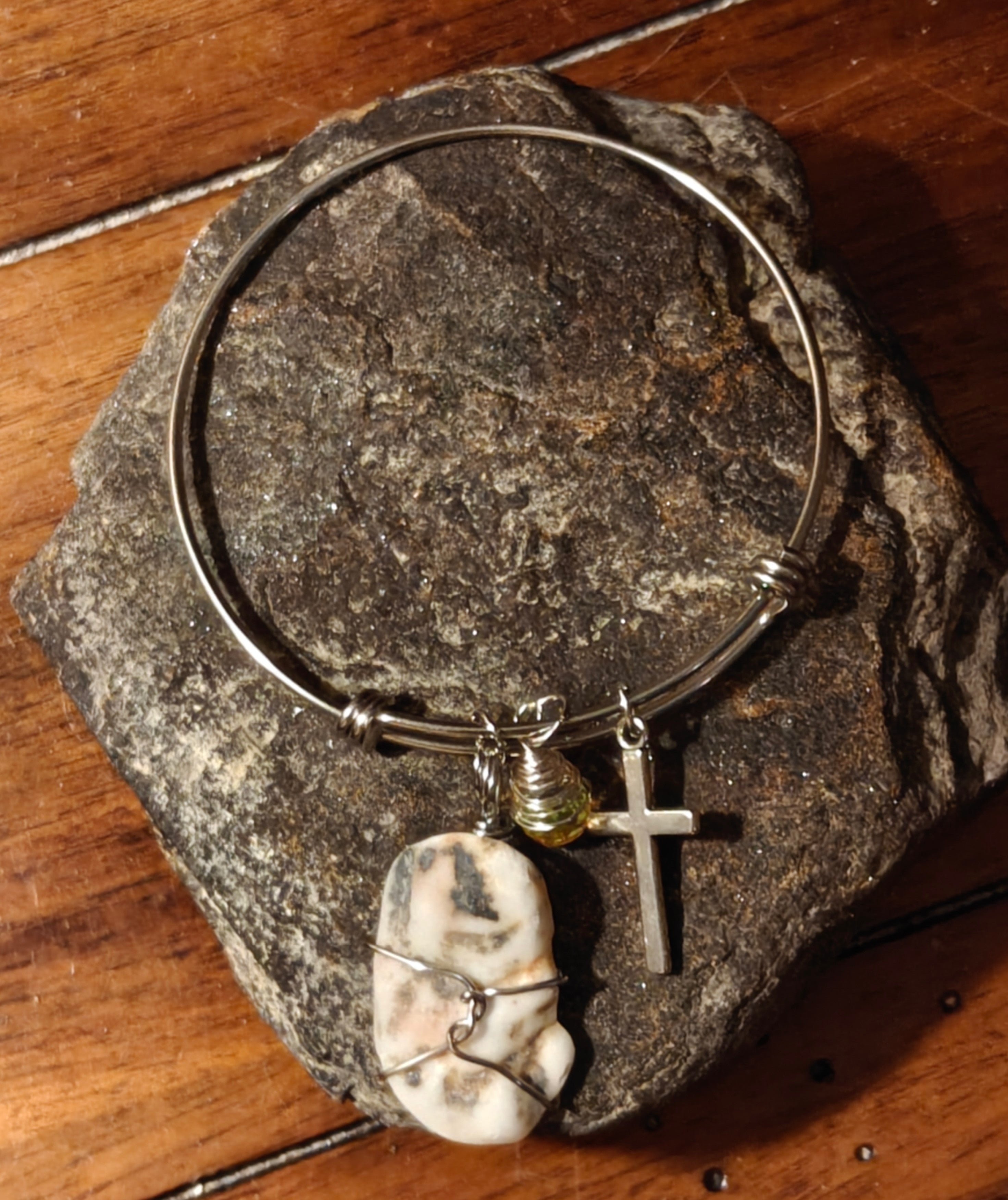 “Seaside Faith Shell Bracelet”