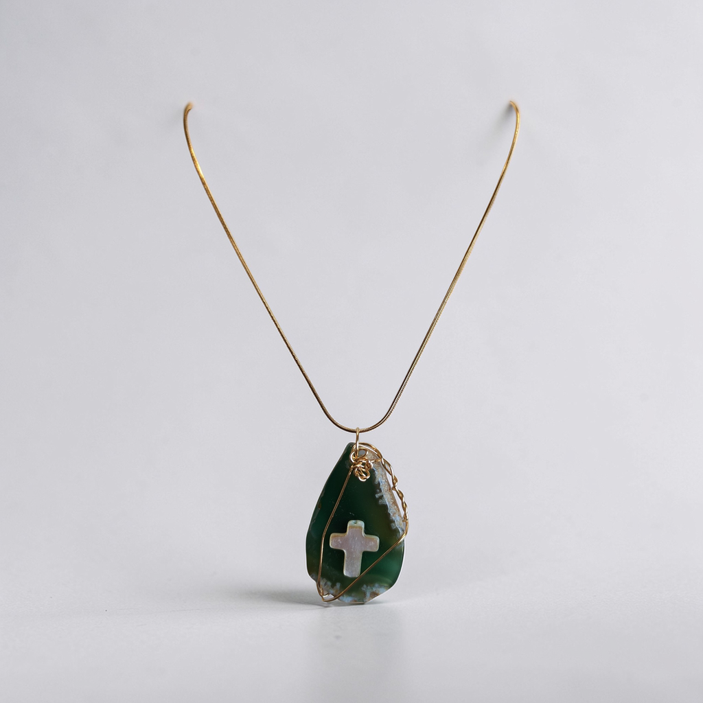 Hand-Wrapped Natural Earth-Tone Cross Necklace – Gold & Emerald