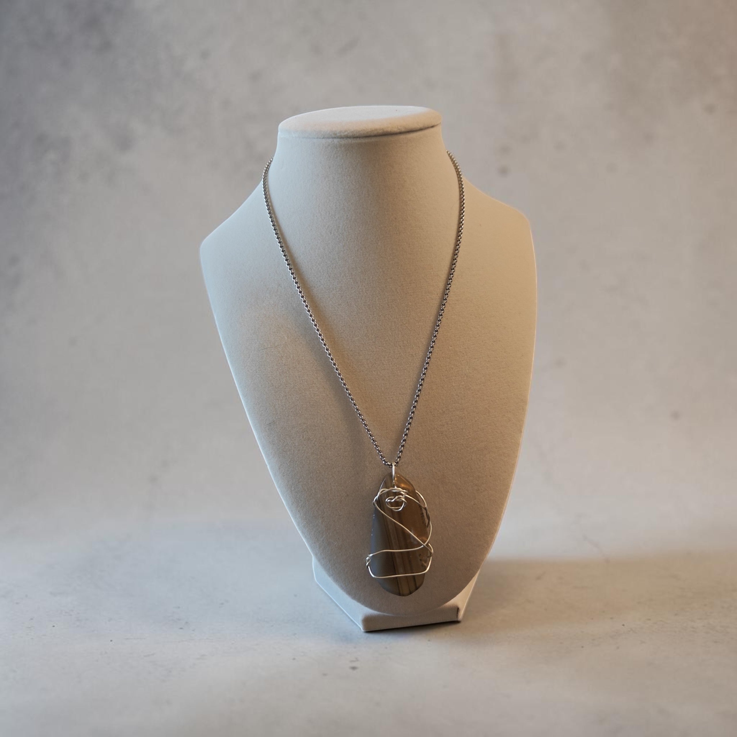 Golden Glow Wire-Wrapped Natural Stone Necklace – Stainless Steel Chain & Prayer Card Set