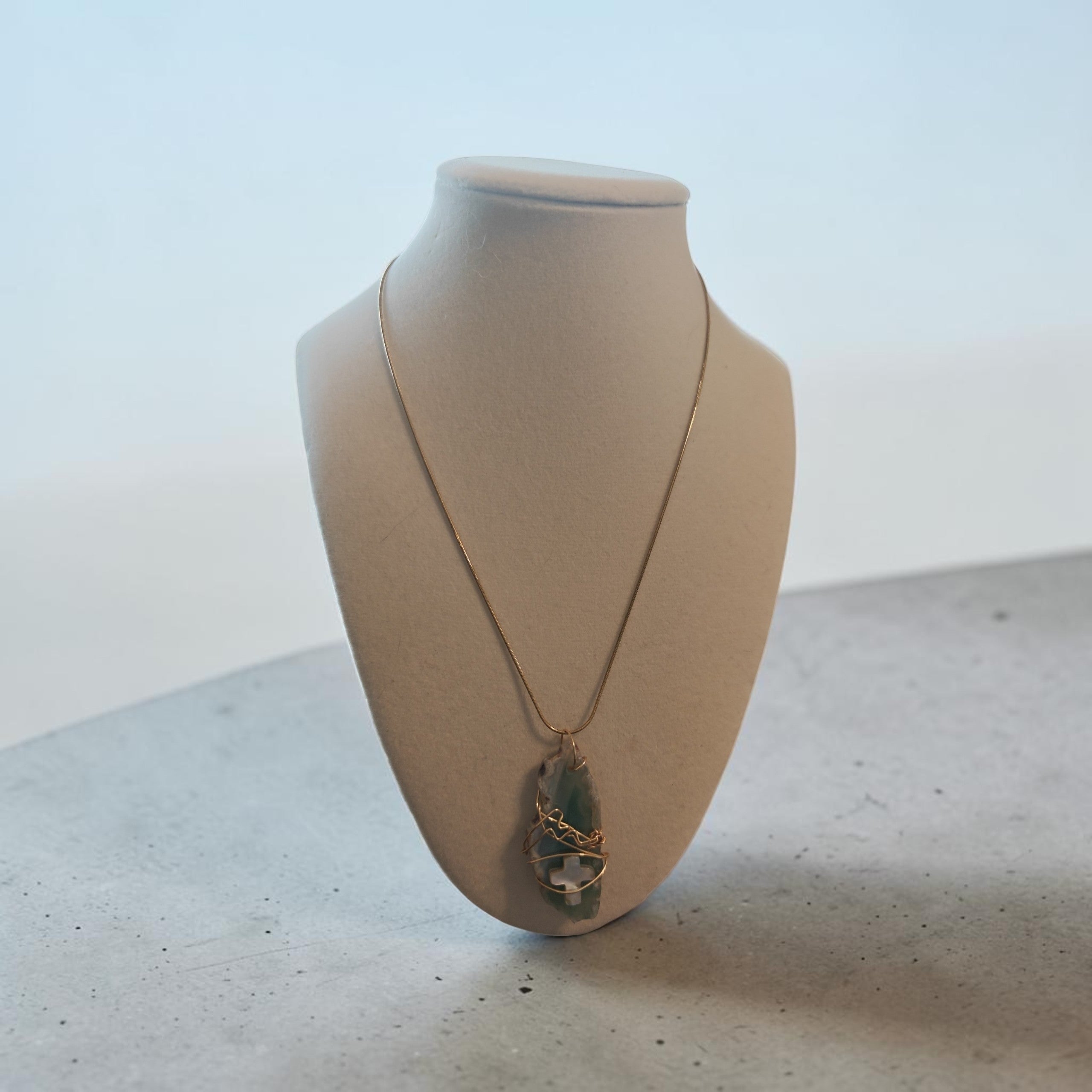 Teal Green & Cream Wire-Wrapped Stone Necklace with Opalescent Accent – 18k Gold Plated