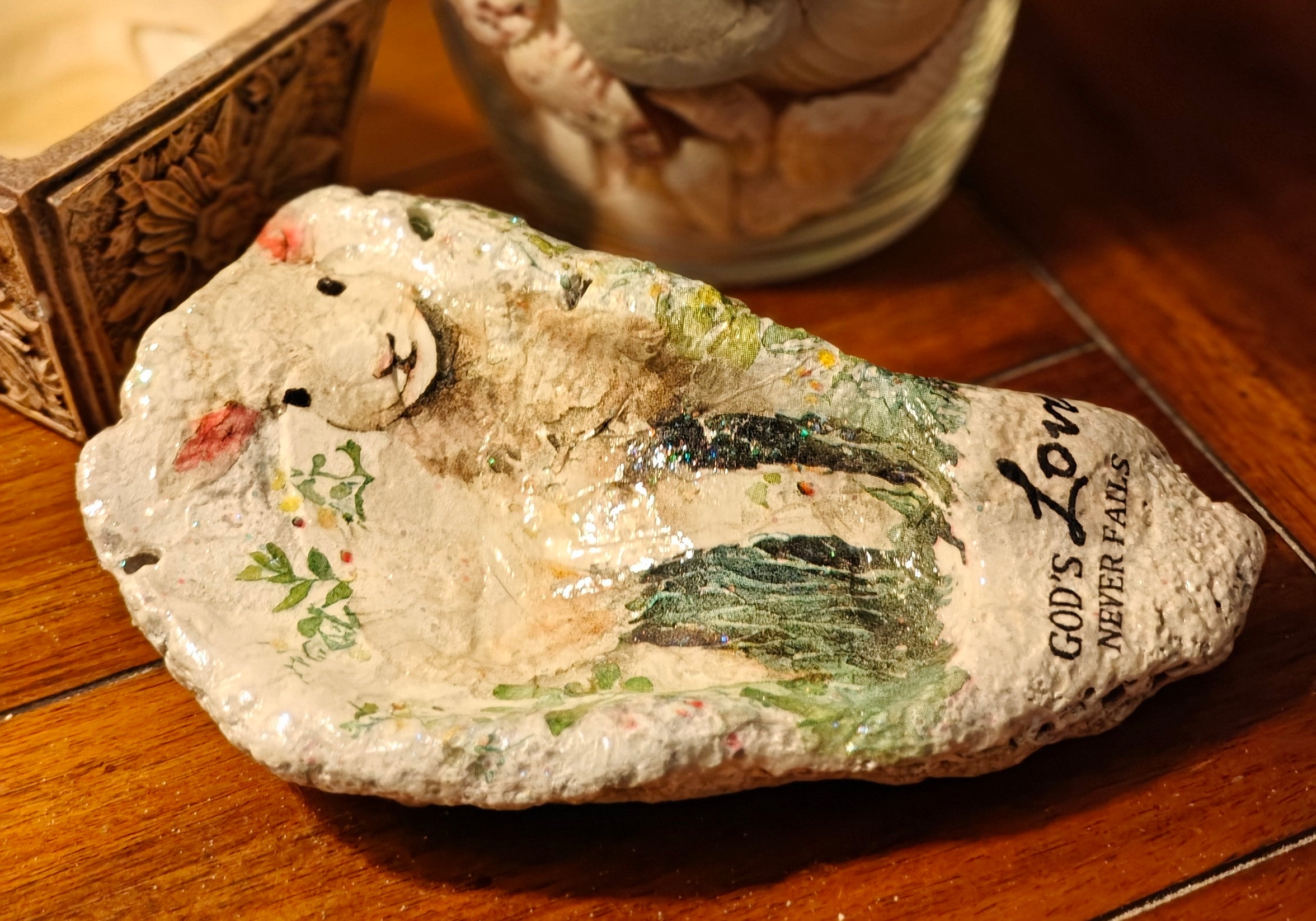 God’s Love Never Fails' Natural Shell Decor