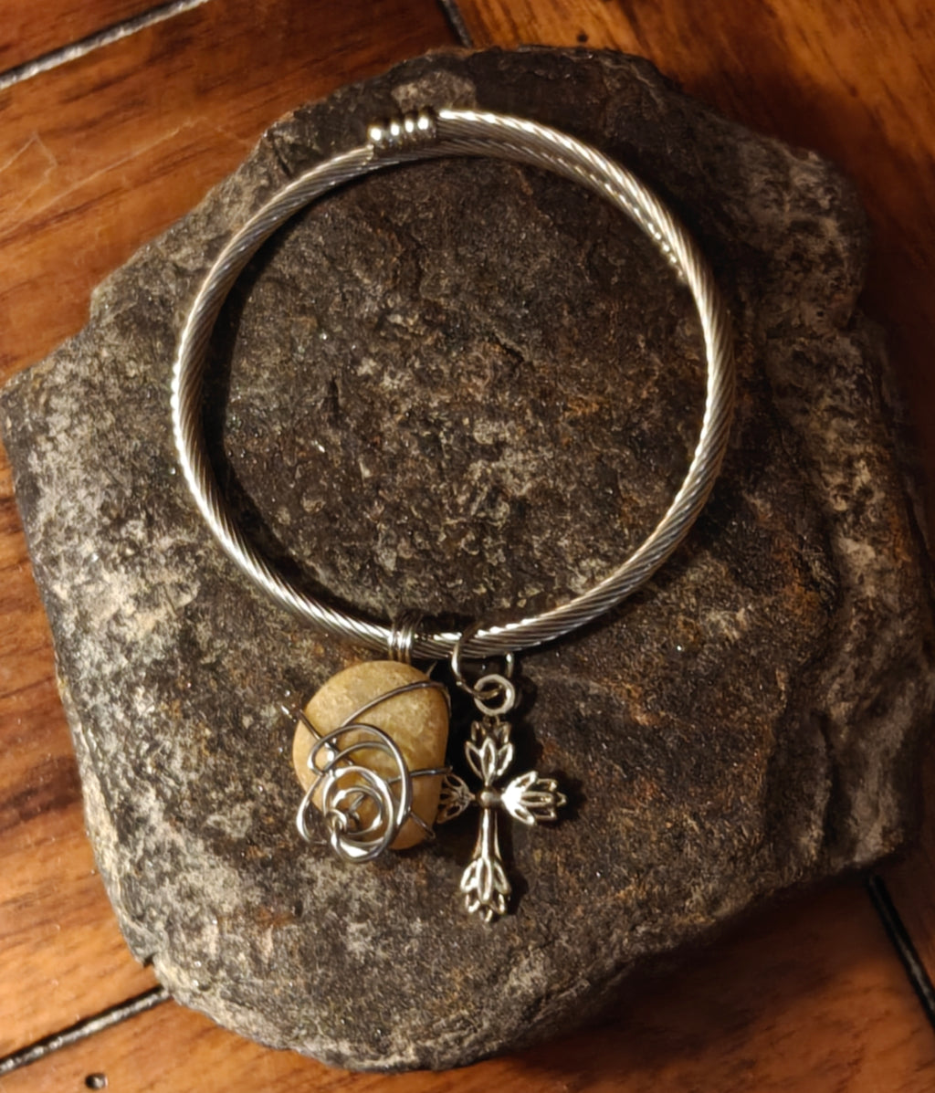 “Coastal Faith Beach Pebble Bracelet with Cross Charm"
