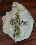 Botanical Daisy Cross Natural Shell – Small Hand-Decorated Faith
