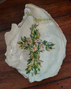 Botanical Daisy Cross Natural Shell – Small Hand-Decorated Faith