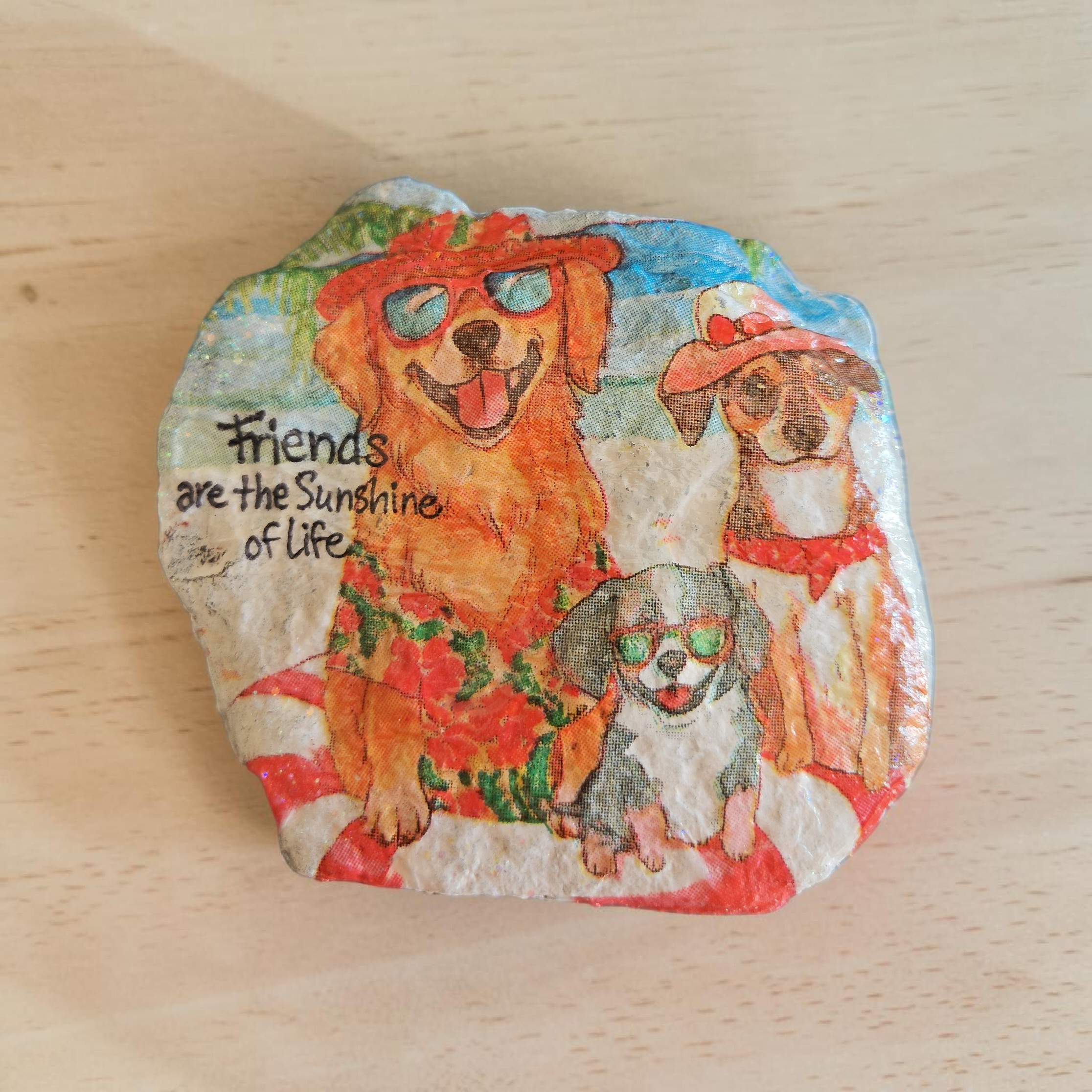 "Friends are the Sunshine" Beach Dogs Stone – Whimsical Hand Decorated Coastal Decor