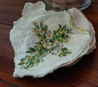 Botanical Daisy Cross Natural Shell – Small Hand-Decorated Faith