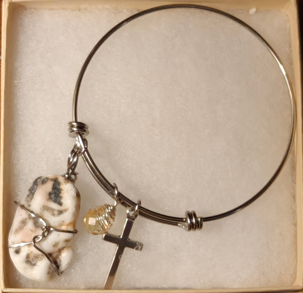“Seaside Faith Shell Bracelet”